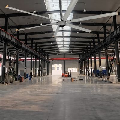 24フィート 7.3m 5刃 1.5KW 大きなHVLS 天井扇風機 ヨーロッパ農場 低騒音レベル 40dB